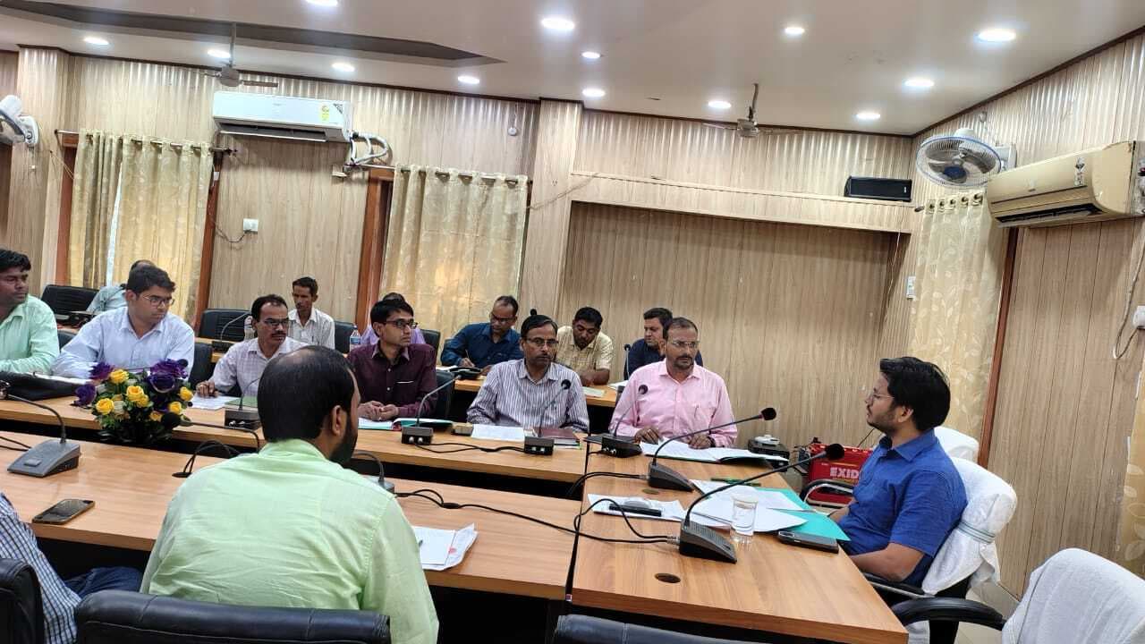 Madhubani News : बैठक से अनुपस्थित लघु सिचाई विभाग के कार्यपालक अभियंता से स्पष्टीकरण