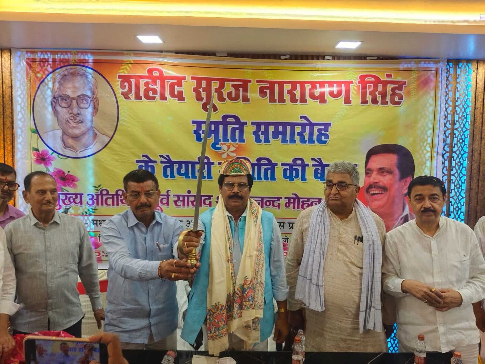 Madhubani News : शहीद सूरज नारायण सिंह को नहीं मिला उचित सम्मान : आनंद मोहन