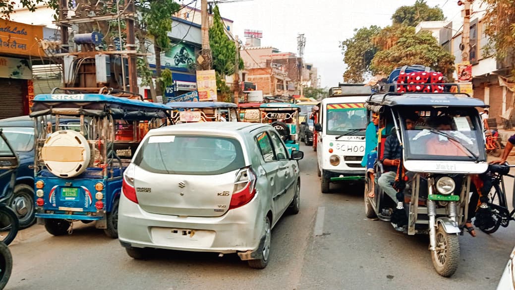 नगर के गोलंबर से सिडिंकेट होते बाइपास रोड में सुबह में ही लग गया था जाम, लोग परेशान