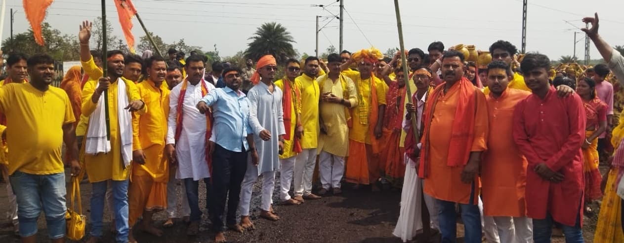 Bokaro News : कलश यात्रा के साथ महायज्ञ व शिव प्राण प्रतिष्ठा महोत्सव शुरू