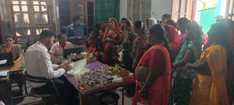 Samastipur News:अनुमंडलीय अस्पताल में जुटी मरीजों की भीड़