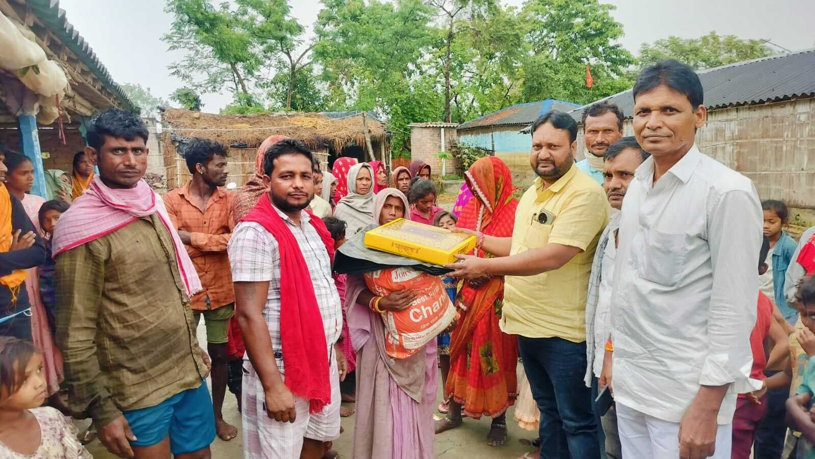 Samastipur News:सलहा चंदन में दर्जनभर घर जल कर खाक, लाखों का नुकसान