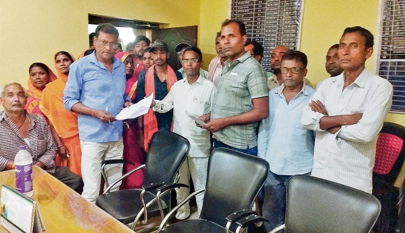 hajipur news. भुगतान नहीं होने से गुस्साये नल जल योजना के अनुरक्षकों ने अनिश्चितकालीन हड़ताल पर जाने का लिया निर्णय