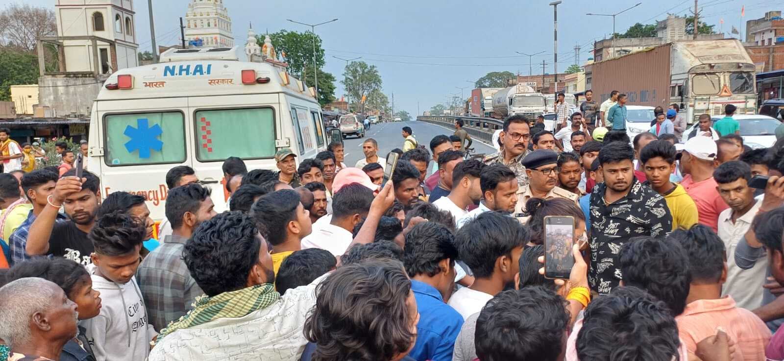 Dhanbad News : तोपचांची में कंटेनर ने बाइक सवार मां-बेटे व मौसी को रौंदा, मौत