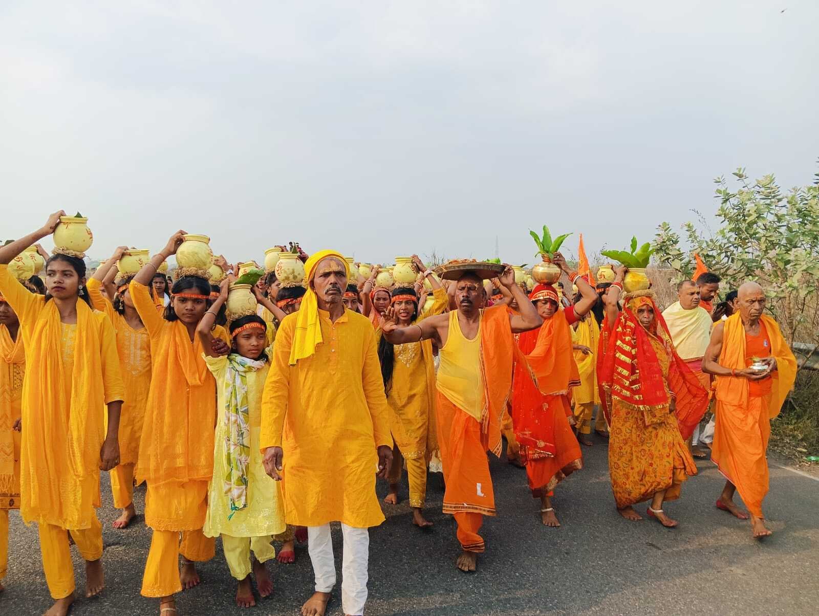 Bokaro News : मुंगो में कलश यात्रा के साथ रुद्र यज्ञ शुरू