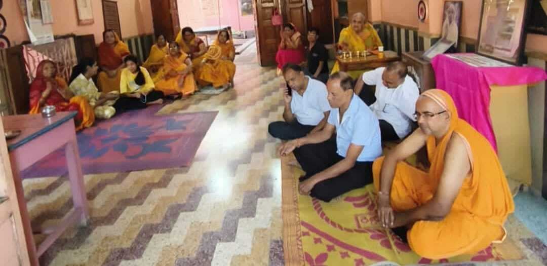 Dhanbad News : झरिया दिगंबर जैन मंदिर में णमोकार महामंत्र का सामूहिक जाप