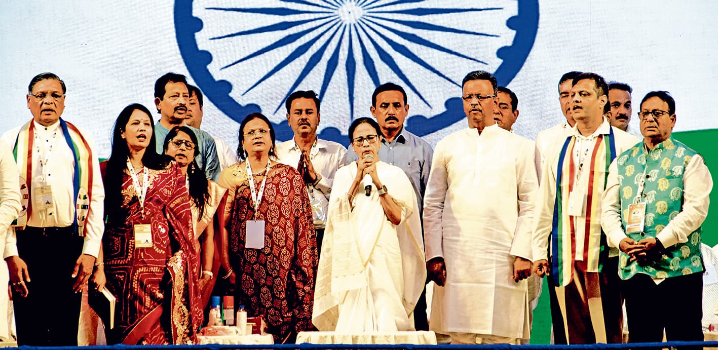 भले ही गोली मार दी जाये, हम एकता के मार्ग से नहीं हटेंगे : ममता बनर्जी