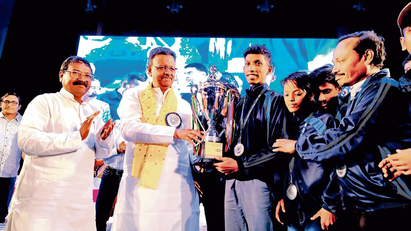 ”नौकरी गंवाने वाले घबराएं नहीं, सीएम पर भरोसा रखें”