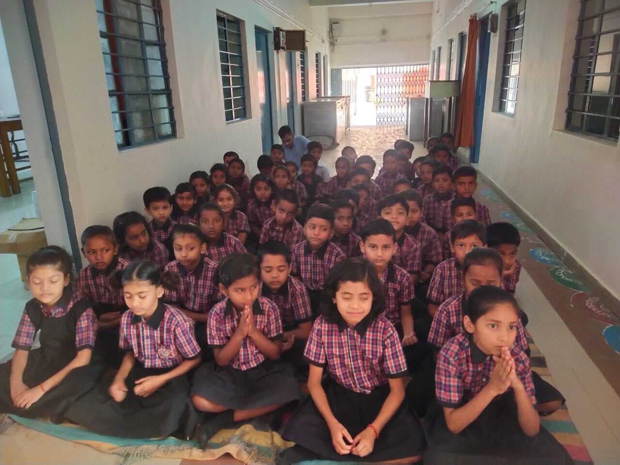 तीर्थकर महावीर के आदर्शों को अपनाने का संकल्प