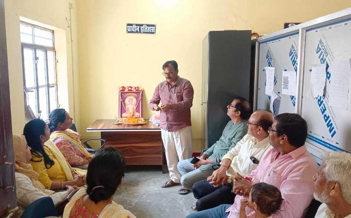 हमें एक दूसरे के प्रति दयालु व करुणा का भाव रखना सिखाता है महावीर के सिद्धांत