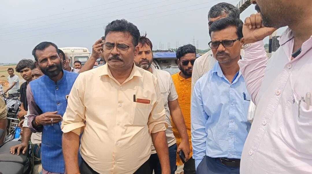 अंडरपास पुल में भर गया पानी, आवागमन में हो रही परेशानी