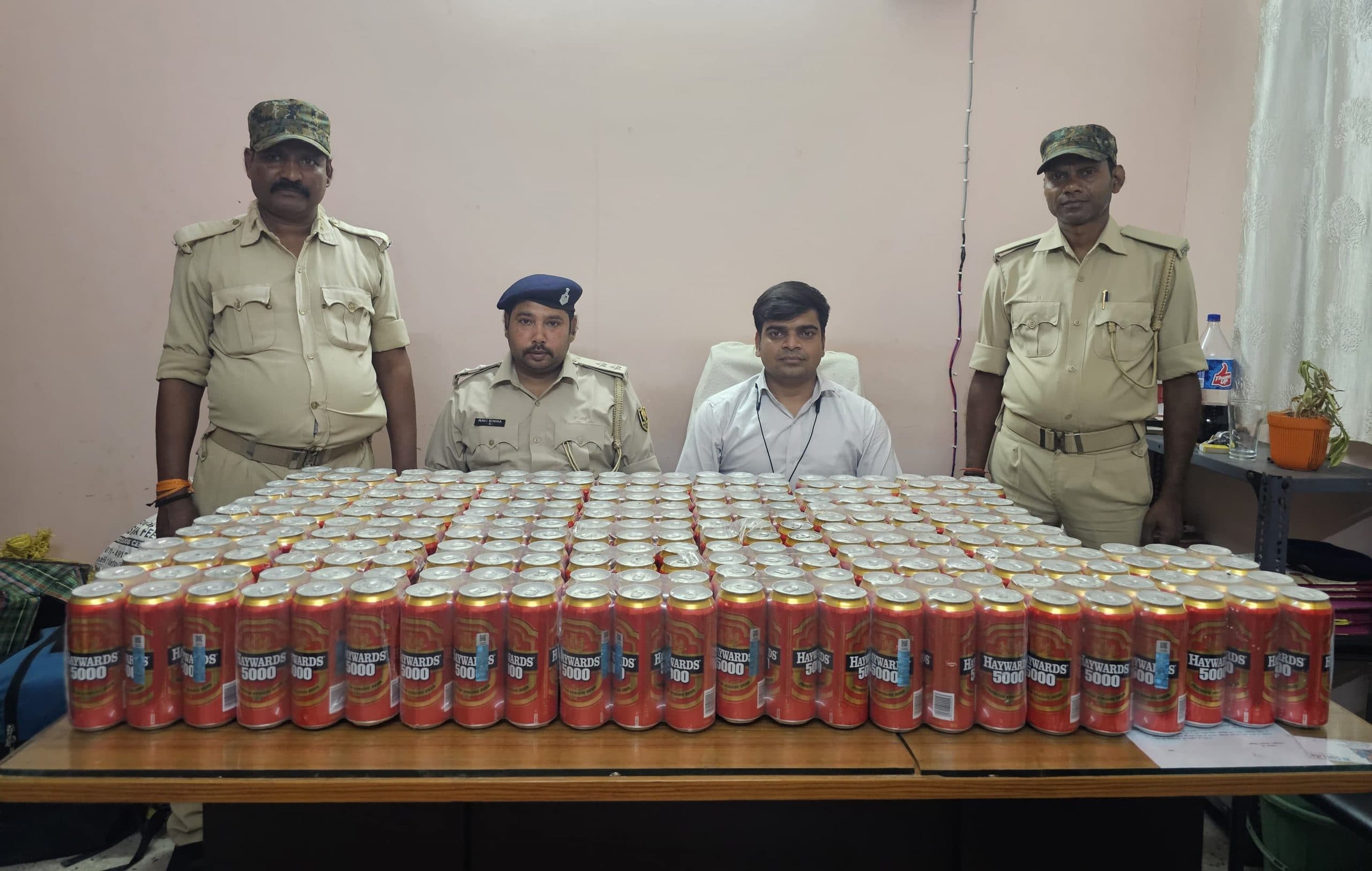 132 लीटर लावारिस अवस्था में केन बीयर बरामद