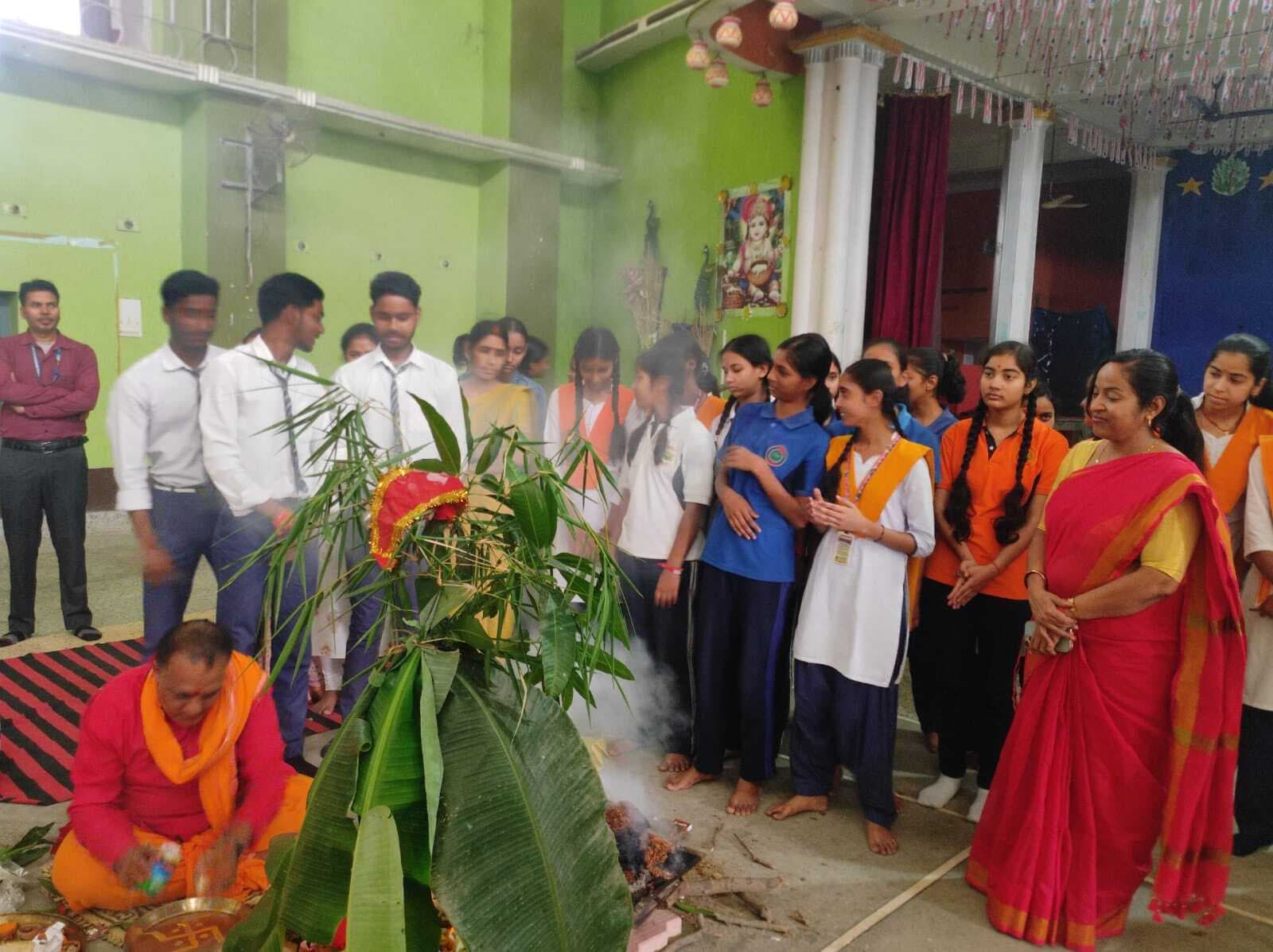 पूजा अर्चना के साथ बालिका विद्यापीठ में नये सत्र का हुआ शुभारंभ