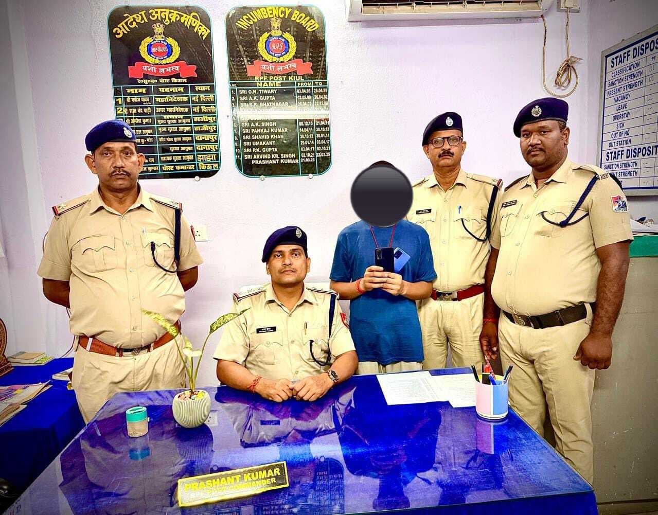 लखीसराय रेलवे स्टेशन से मोबाइल चोर गिरफ्तार