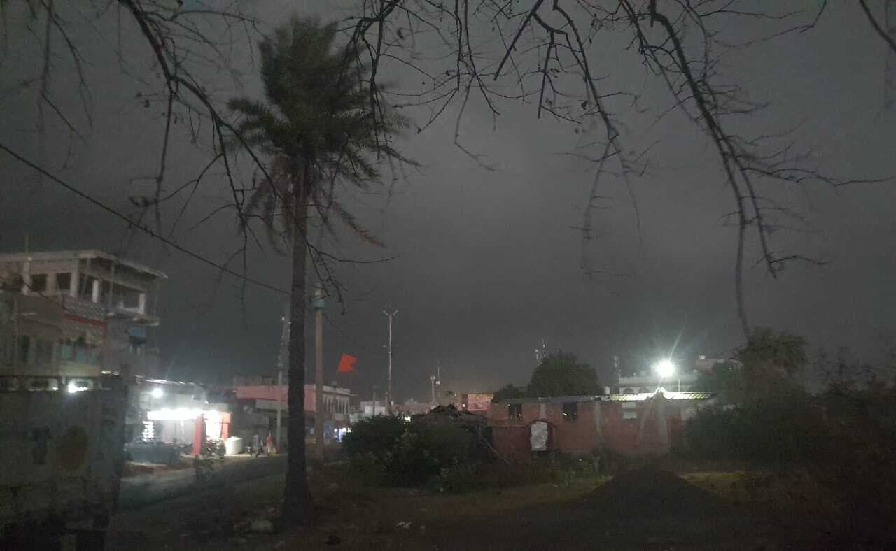 तेज आंधी व मेघ गर्जन के साथ हुई बारिश