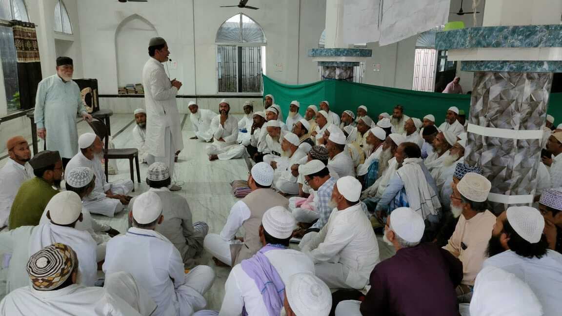 बारसोई जमा मस्जिद में हज यात्रियों को दिया प्रशिक्षण