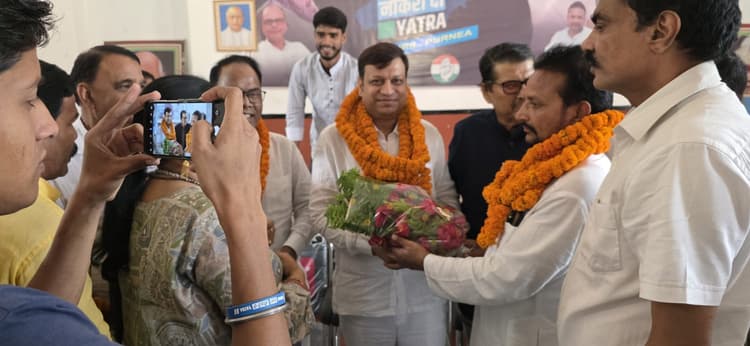 पूर्णिया में कार्यकर्ताओं ने आफताब का किया स्वागत