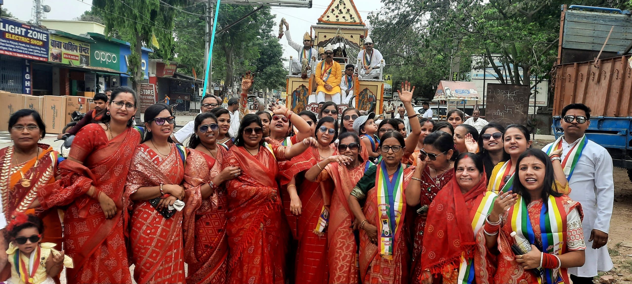 शोभायात्रा निकाल कर जियो और जीने दो के विचार को फैलाया