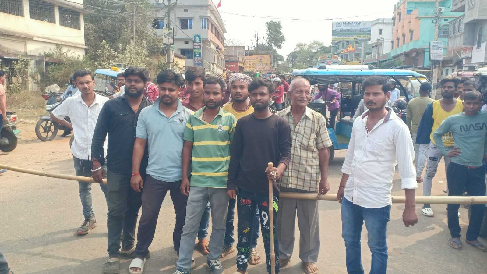 Lead News : ग्रामीणों ने दो घंटे तक किया सड़क जाम