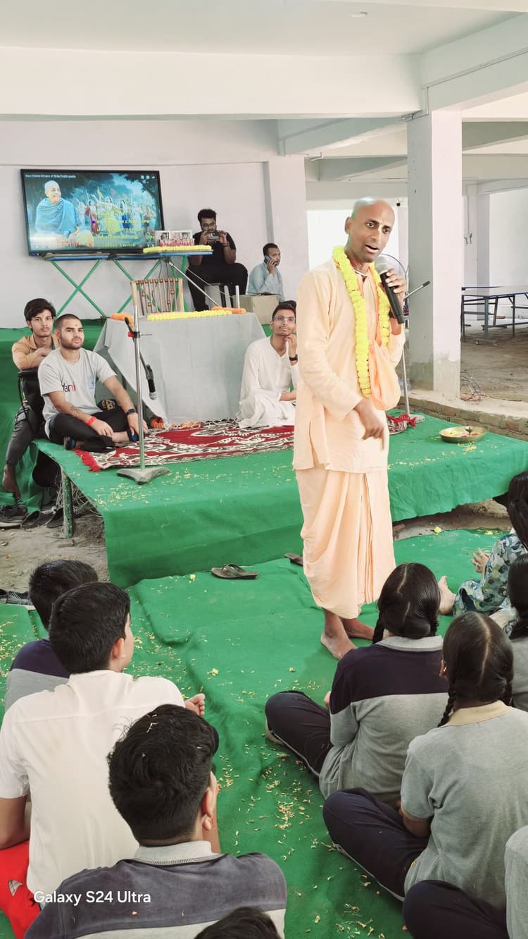 भगवत गीता से हमें जीवन जीने की मिलती है सीख : कुमार लीला प्रभु