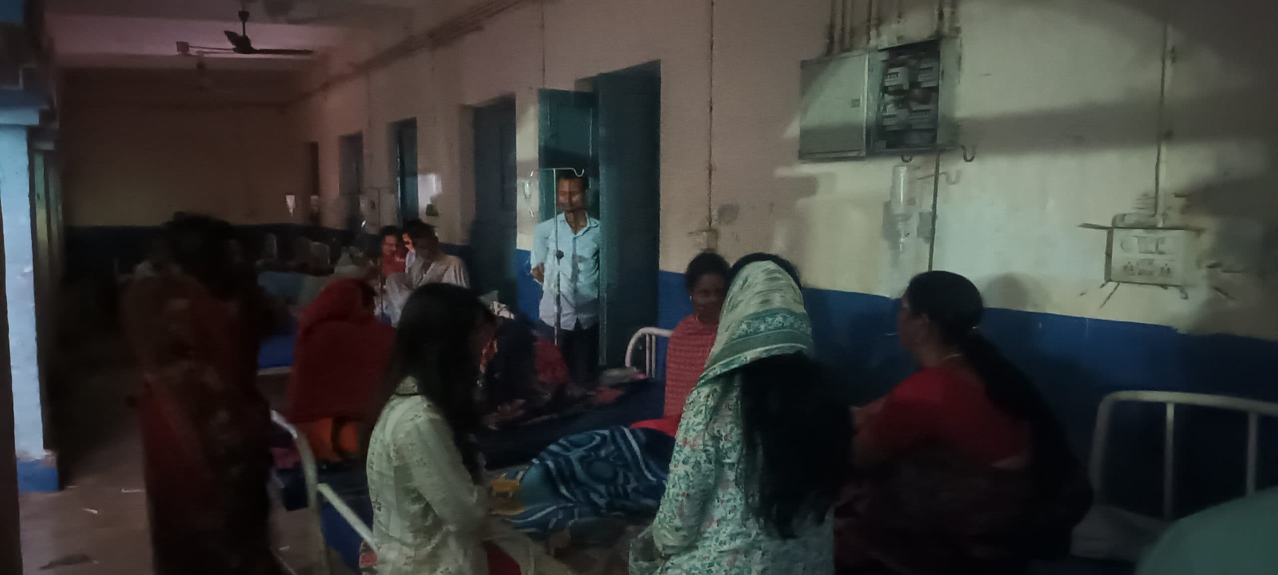 आंधी-बारिश : सदर अस्पताल के कई वार्ड अंधेरे में डूब