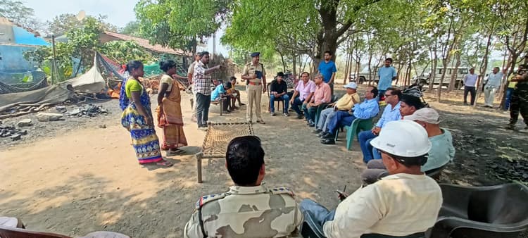 Deoghar news : कोलियरी क्षेत्र के ग्रामीणों के साथ प्रबंधन ने की बैठक, सुरक्षा का दिया आश्वासन