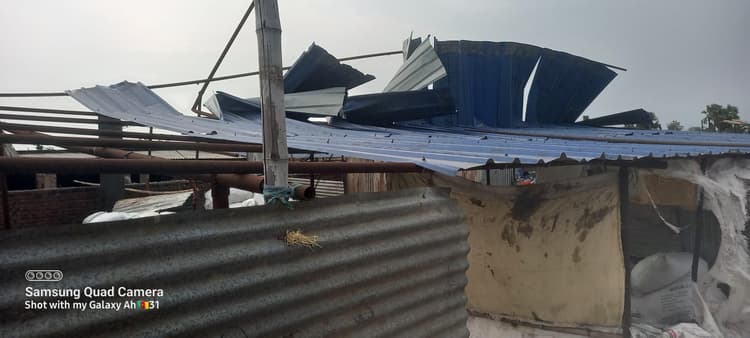 तेज आंधी से आमस में तबाही, विद्युत आपूर्ति बाधित