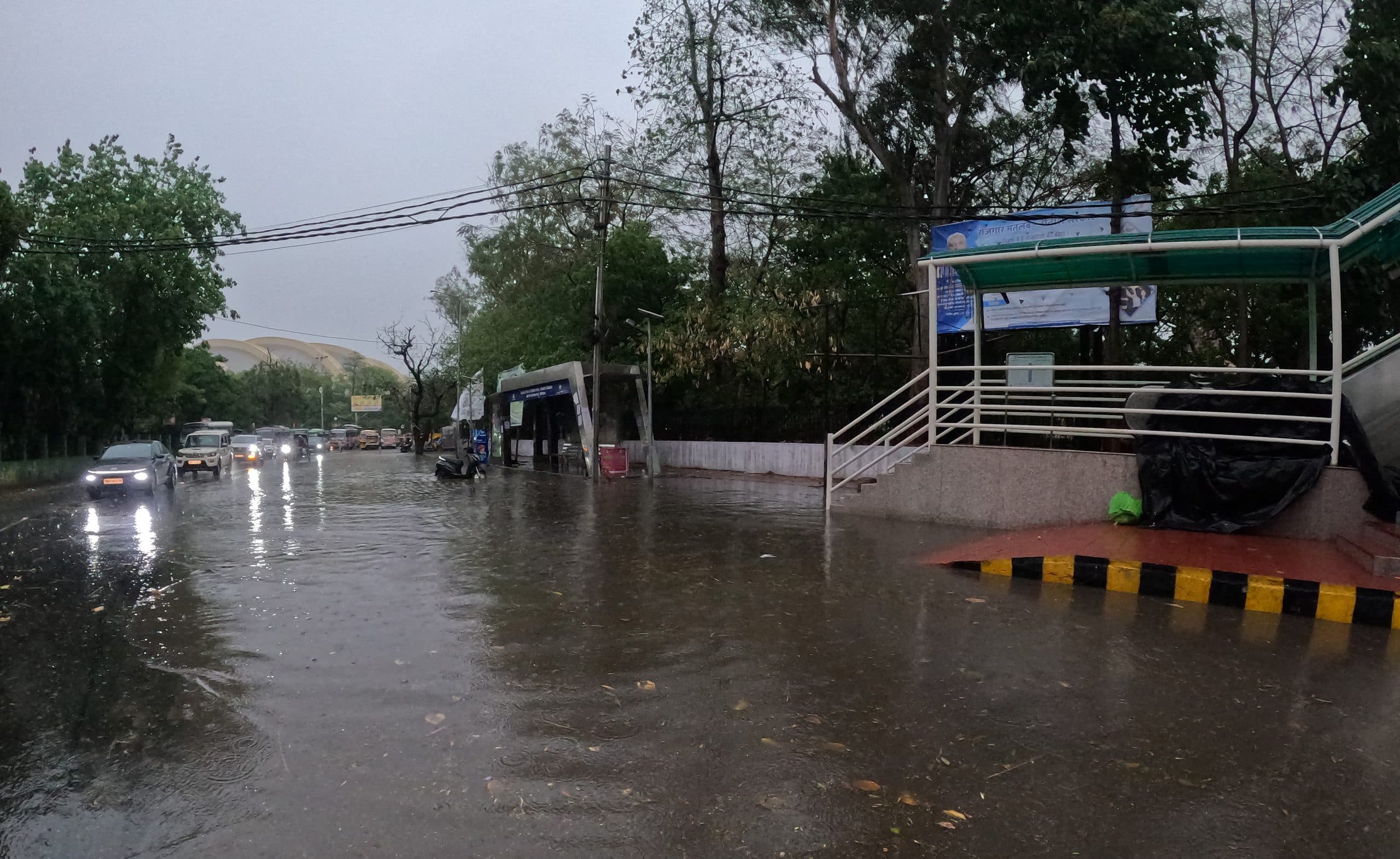 Pattna News : टूटी सड़क पर जमा पानी, एक घंटे की बेमौसम बारिश से किचकिच हुआ शहर, नमामिं गंगे की अधूरी योजनाओं से और परेशानएक घंटे की तेज बारिश से पूरा शहर हुआ किचकिच