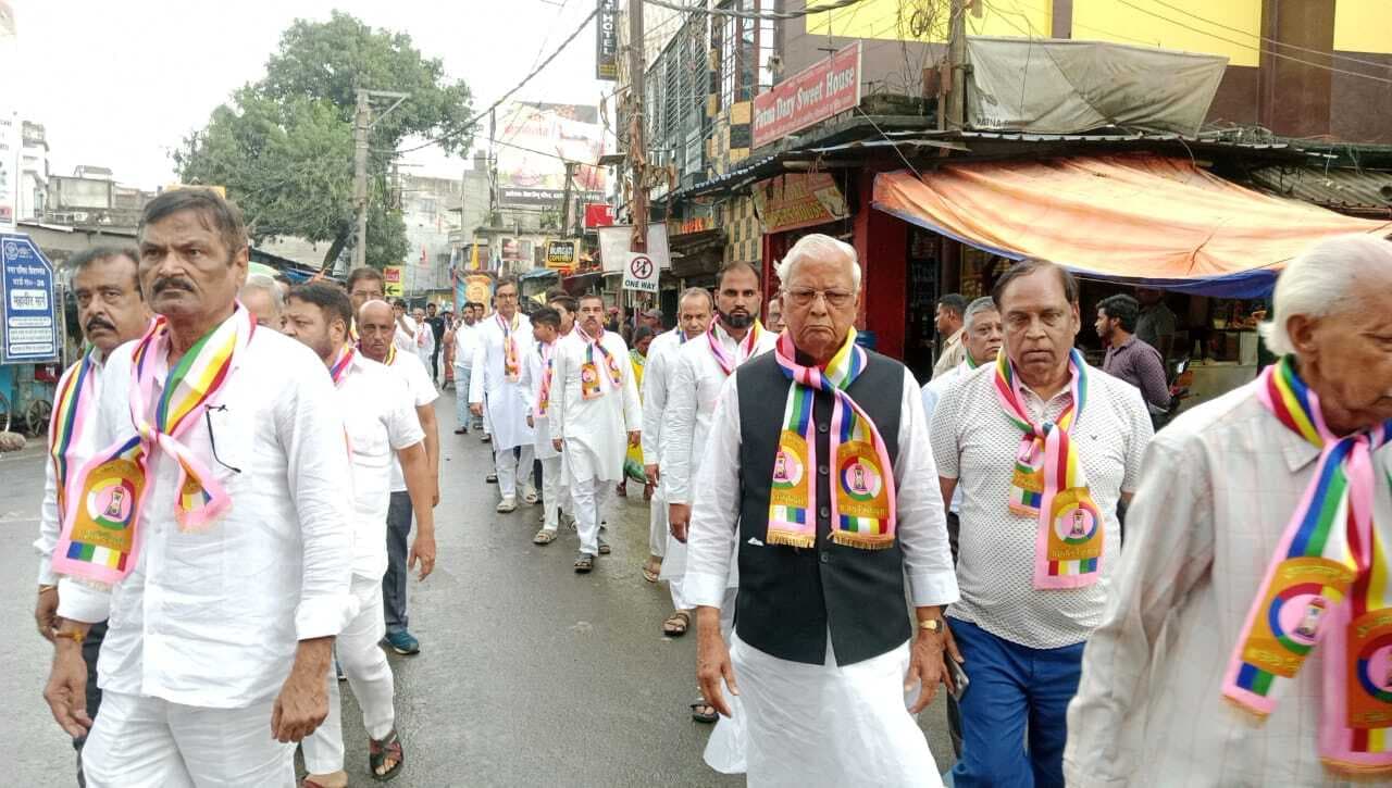 किशनगंज में महावीर जयंती की धूम, गाजे-बाजे के साथ निकली शोभा यात्रा