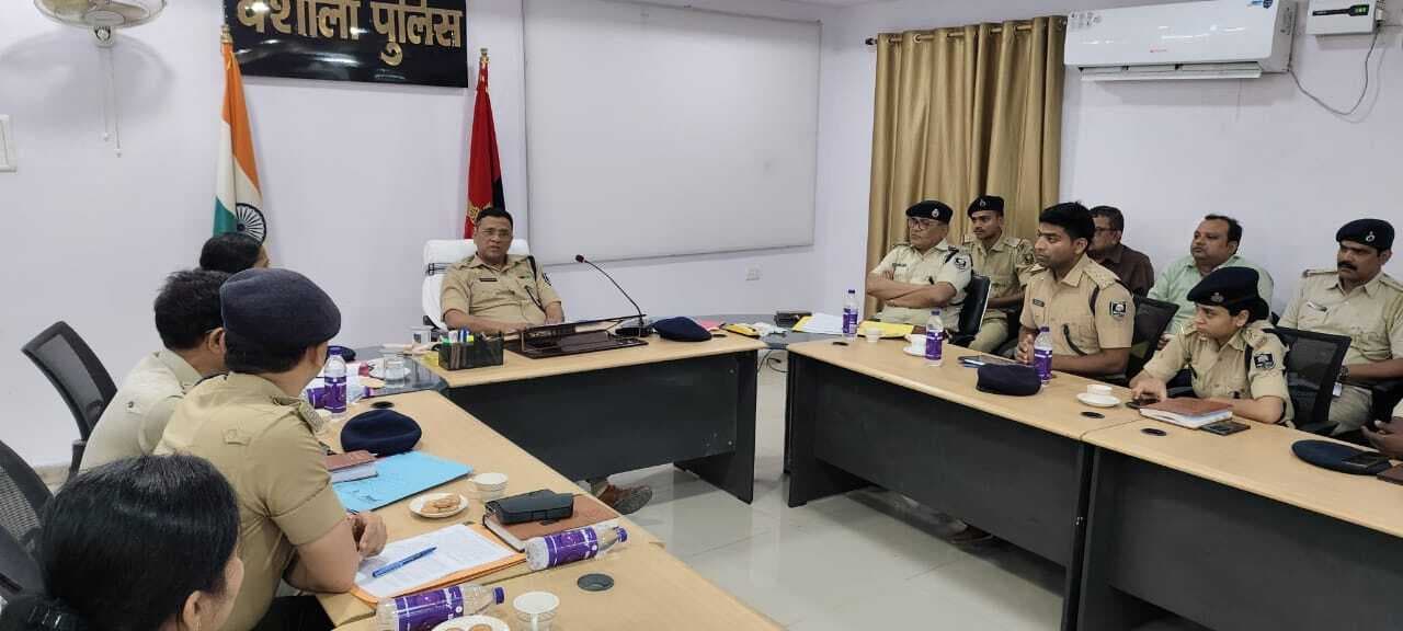 hajipur news. बेहतर प्रदर्शन करने वाले 20 पुलिस पदाधिकारी सम्मानित