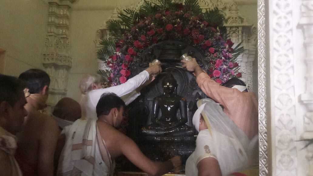 त्रिशला नंदन वीर की, जय बोलो महावीर के उद्घोष से गूंजा जन्मस्थान का कोना कोना