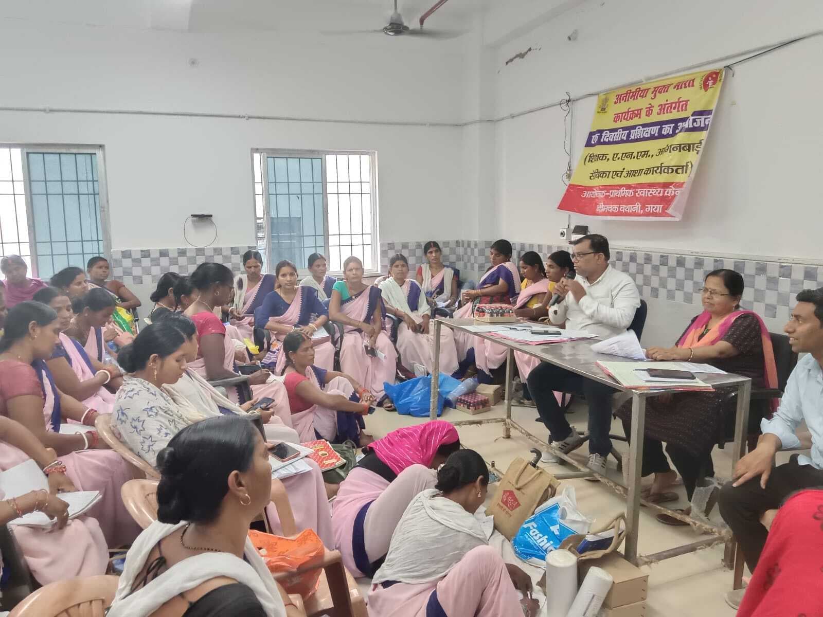 चमकी बुखार, लू व विकास शिविर के बारे में आशा को प्रशिक्षण