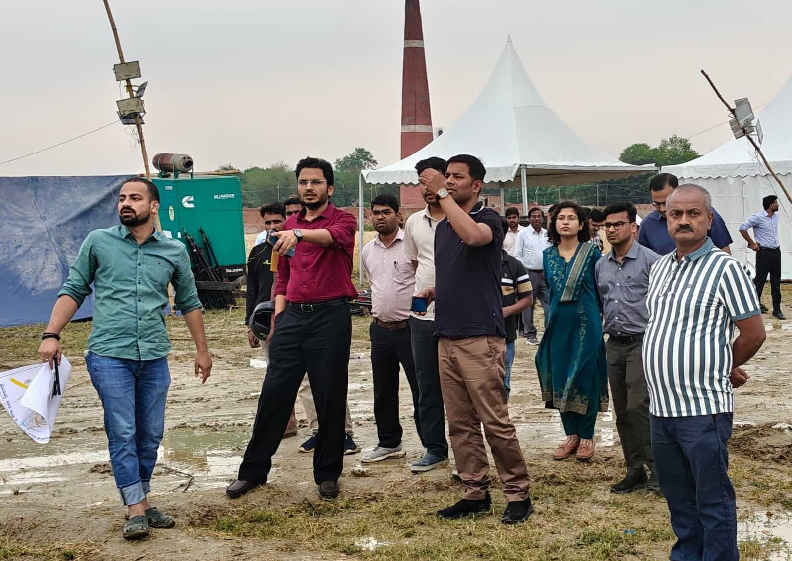 Madhubani News : पीएम के प्रस्तावित कार्यक्रम : डीएम ने सभास्थल पर एजेंसी के प्रतिनिधियों के साथ की समीक्षा