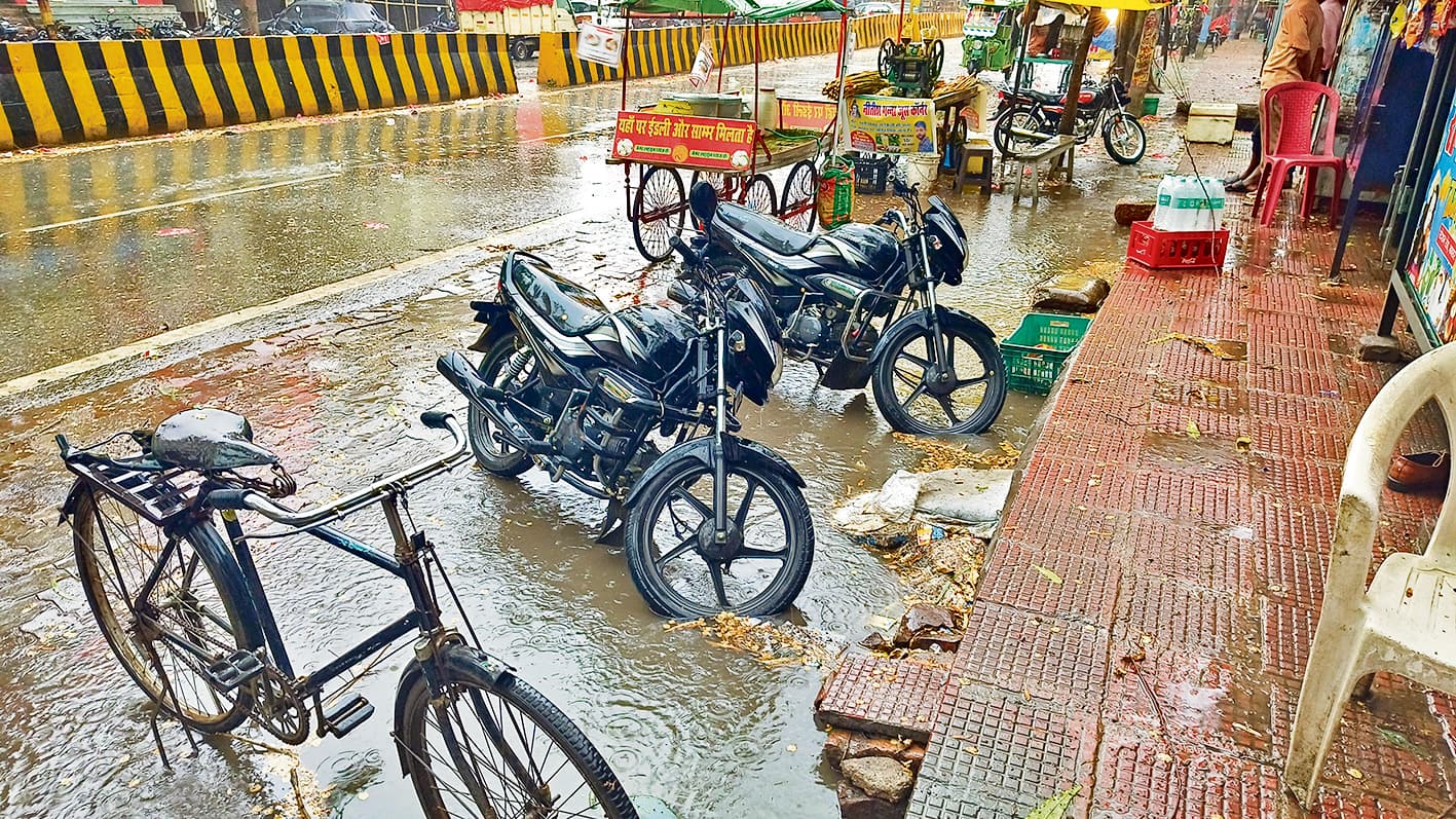 Buxar News: तेज आंधी-पानी से फसलों को पहुंची क्षति