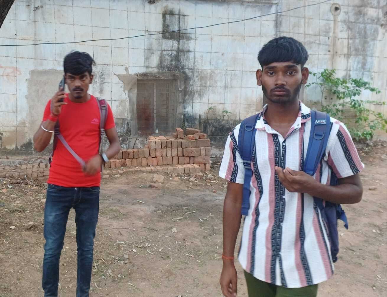 deoghar news : ट्रेन से उतारकर दो युवकों से 61 हजार रुपये की लूट