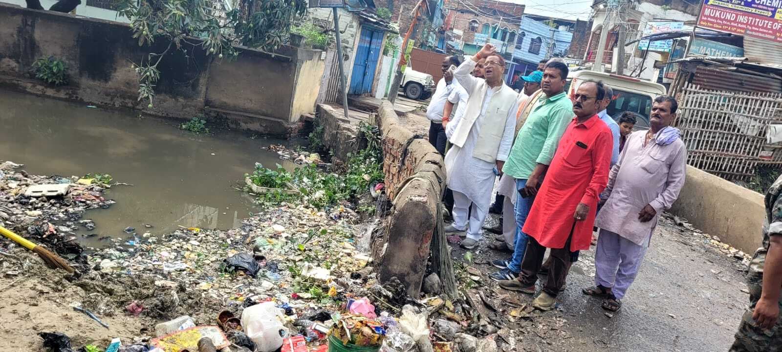 Madhubani News : कैनालों की सफाई नहीं होने से शहर में जलजमाव : विधायक