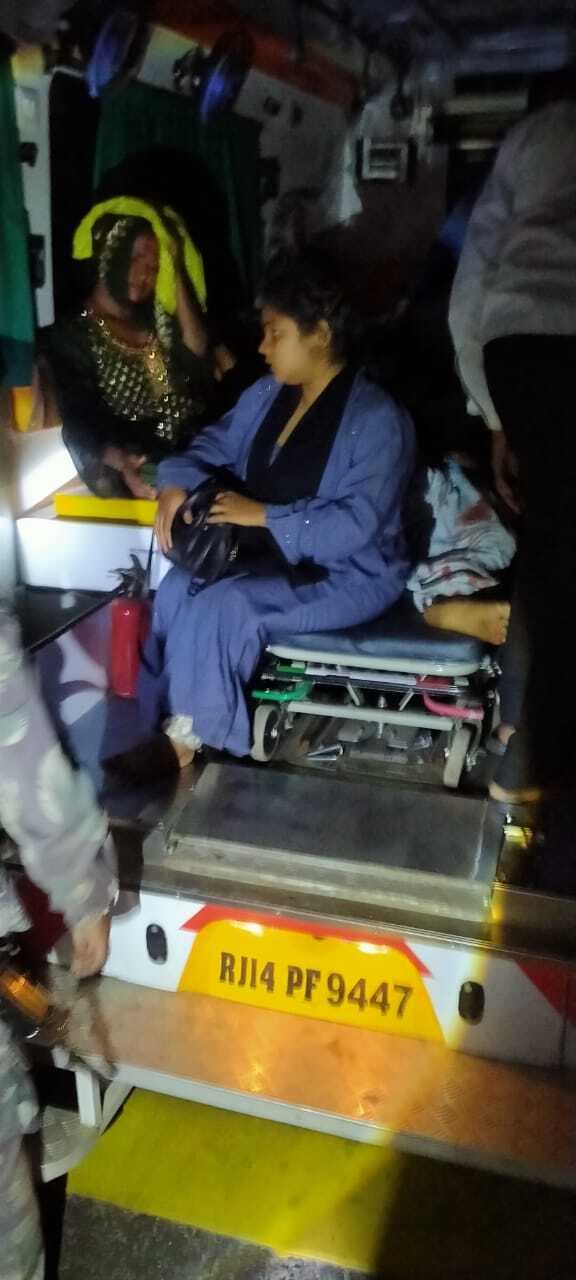 कार-ट्रेलर की भिड़ंत में वृद्धा की मौत, तीन घायल