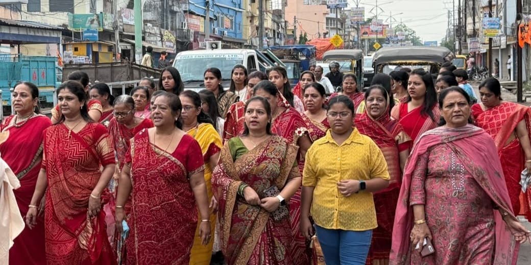 Bokaro News : भगवान महावीर स्वामी जन्म कल्याणक पर चास में निकली शोभायात्रा