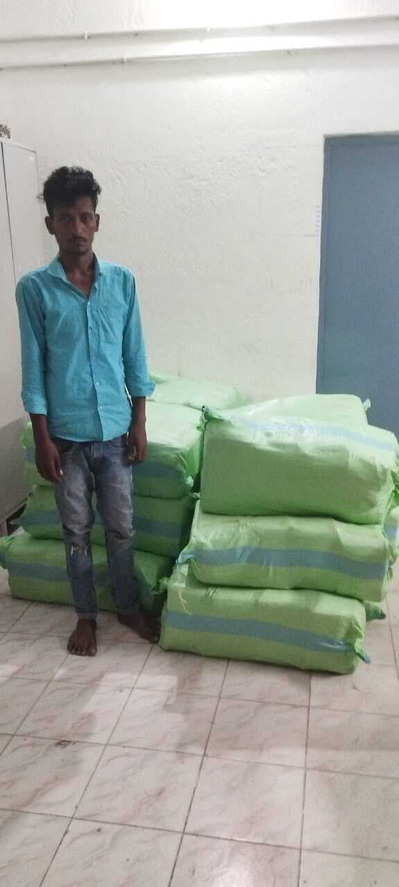 Madhubani News : 2880 बोतल नेपाली देसी शराब जब्त, तस्कर फरार