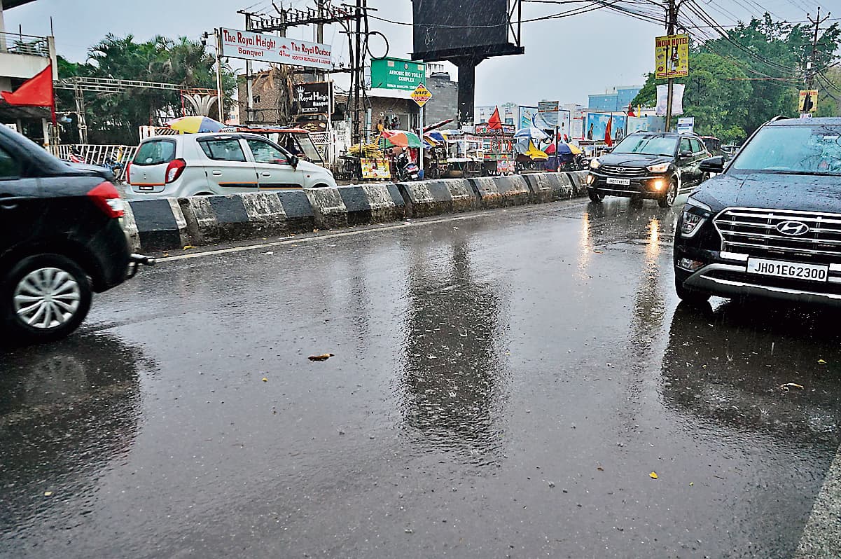 Ranchi News : आंधी व बारिश के कारण रांची में एक घंटा तक गुल रही बिजली