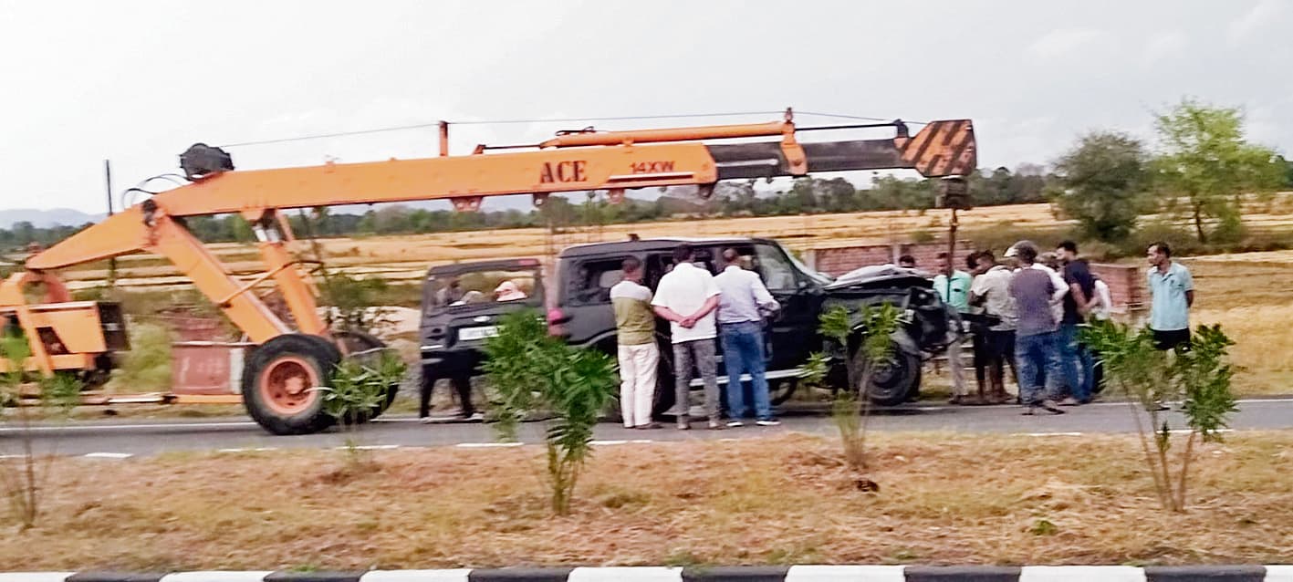 Gaya News : वजीरगंज के फोरलेन बाइपास पुल से गिरा वाहन निकाला