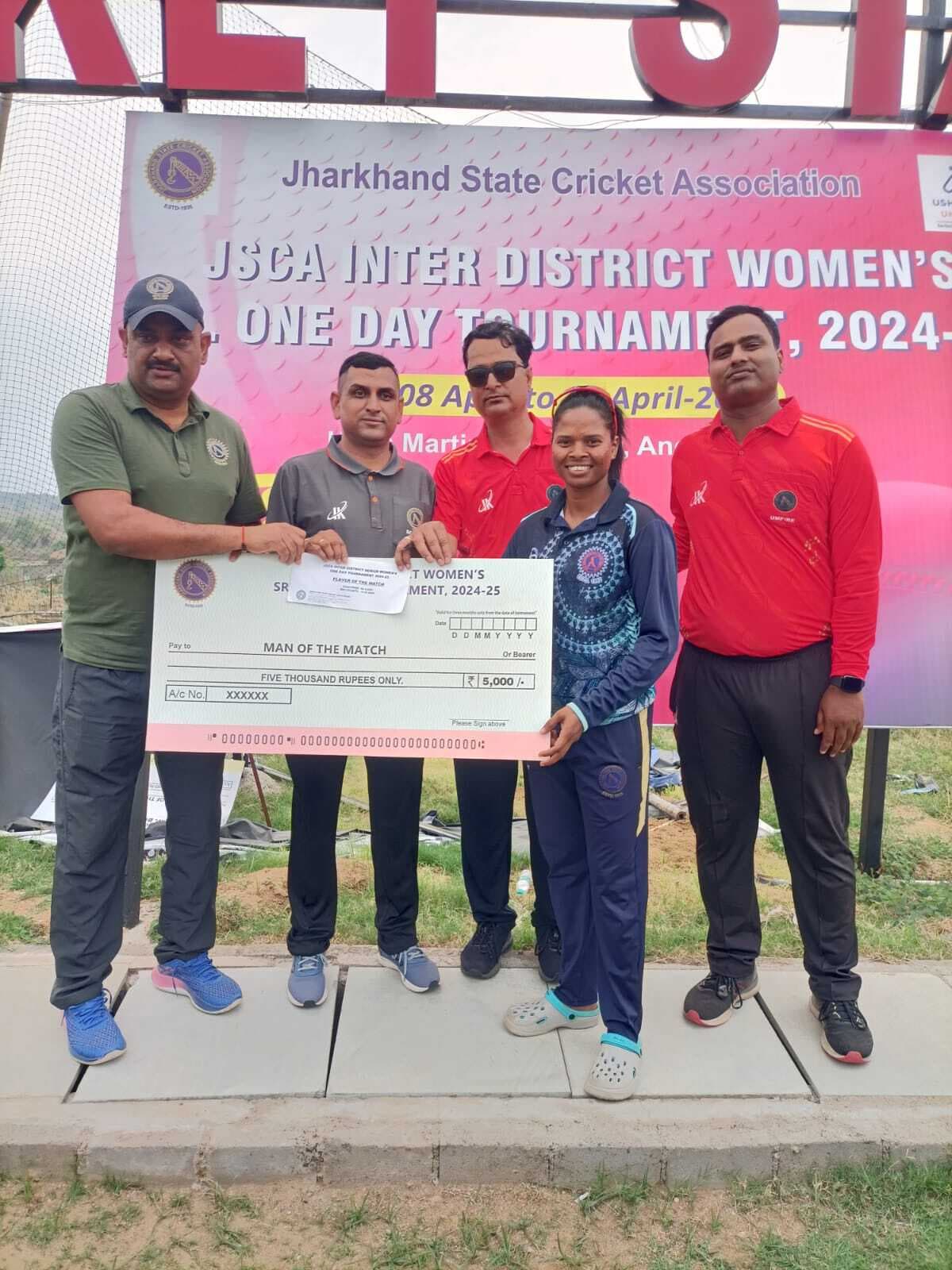 Chaibasa News:  जिले की बेटी रश्मि ने बनाये 211 रन, गुमला को हरा प सिंहभूम सुपर डिवीजन में