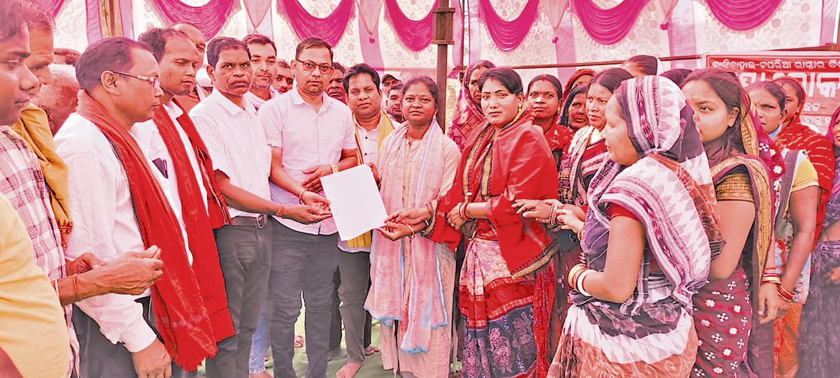 Sundergarh News: जनशक्ति विकास परिषद ने एमसीएल-छत्तीसगढ़ मार्ग किया अवरुद्ध, सैकड़ों भारी वाहन फंसे