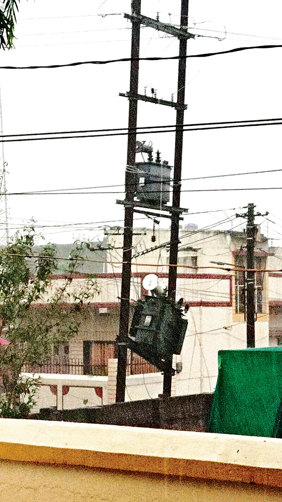 Dhanbad News: आंधी- बारिश से गोधर व गणेशपुर फीडर में आयी खराबी, छह घंटे बिजली गुल