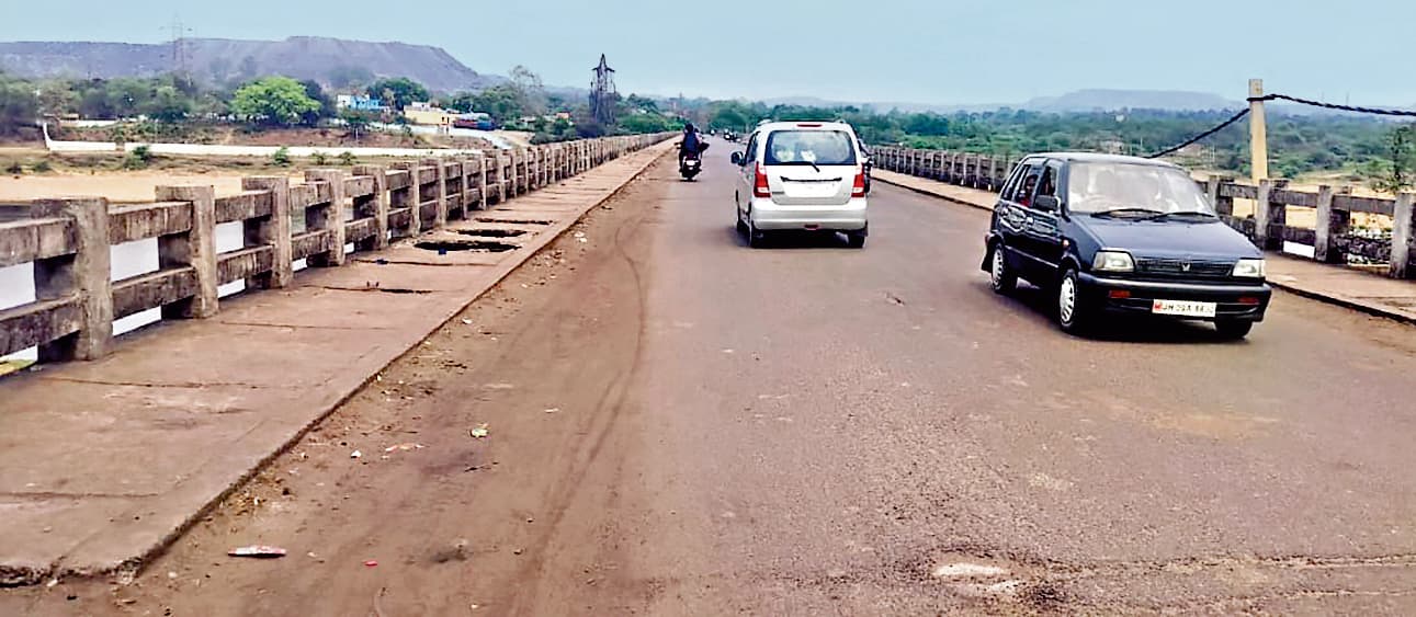 Bokaro News : वर्षों का सपना जब हकीकत में बदला, तो खिल उठे थे चेहरे, अब पुल की हालत देख होता है दुख