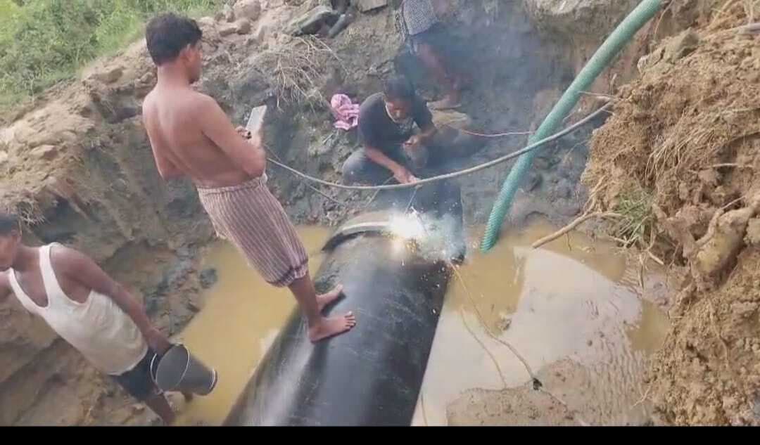 Dhanbad News : देर रात तक चला राइजिंग पाइपलाइन की लीकेज की मरम्मत का काम, आज भी जलापूर्ति रहेगी प्रभावित