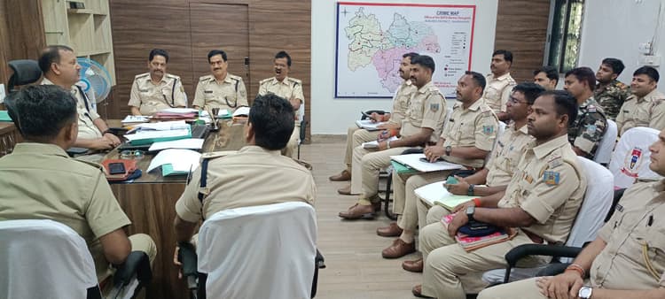 Bokaro News : एसडीपीओ ने लंबित कांडों के शीघ्र निष्पादन का दिया निर्देश