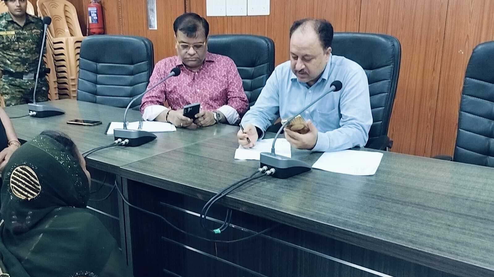 जनता दरबार में छाया अतिक्रमण कर रास्ते पर कब्जे का मामला, डीडीसी ने त्वरित कार्रवाई व निस्तारण के लिए किया निर्देशित