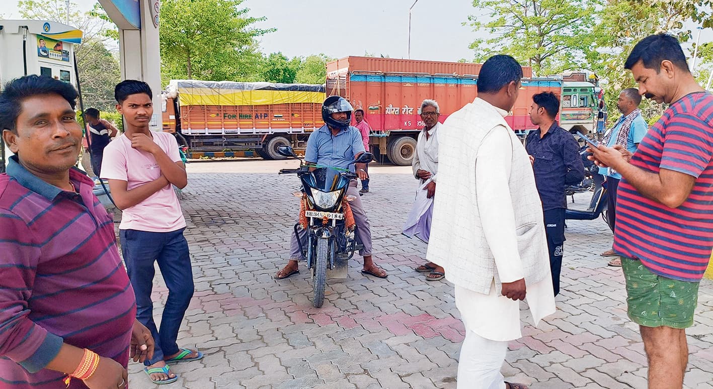 hajipur news. सात घंटे के भीतर दो पेट्रोल पंपों से 46 हजार रुपये की लूट