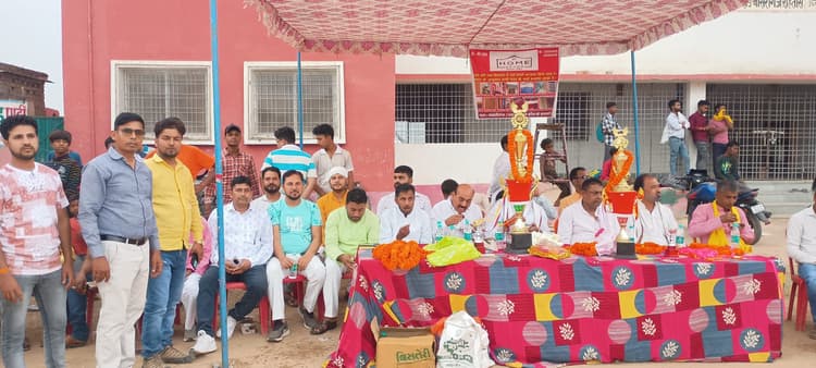 फुटबॉल मैच में घोसिया की टीम ने अमरथा को 4-1 से हराया